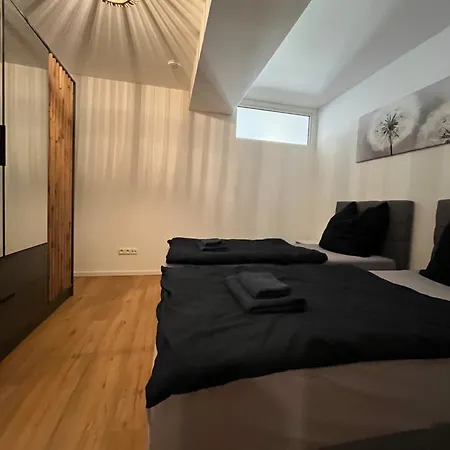 Traumhafte Business & Relax Wohnung Direkt Im Stadtkern Oettingens By Elation Homes Oettingen in Bayern Exterior photo